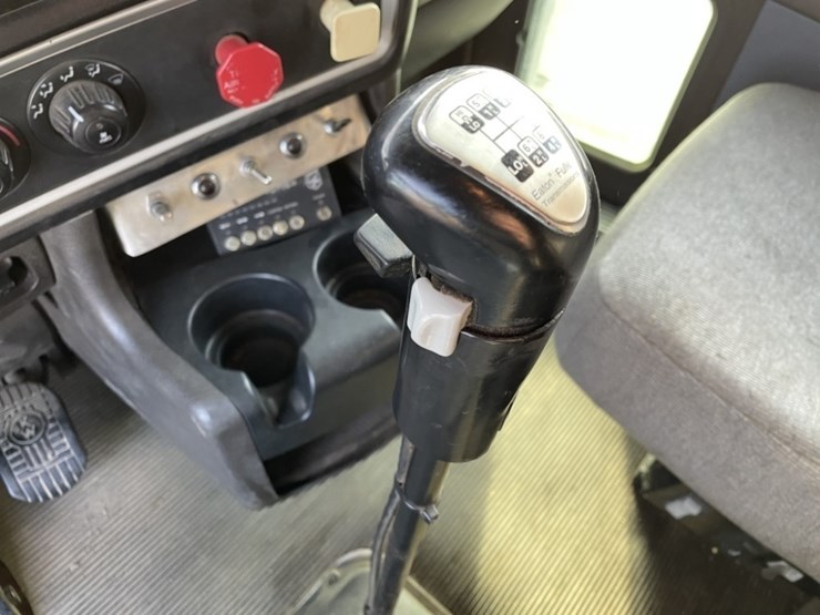 2010-kenworth-t800-image-36