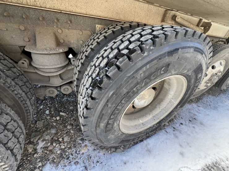 2020-peterbilt-389-image-22