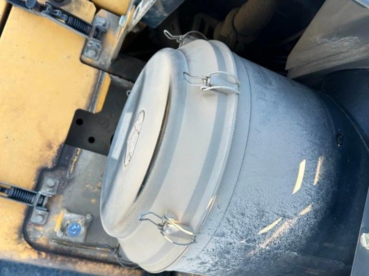 2015-deere-470g-lc-image-31