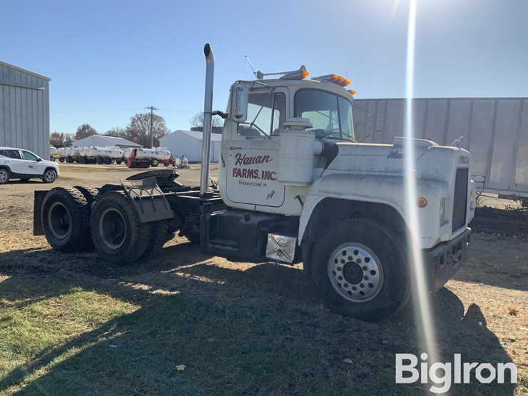 1974-mack-r686st-image-3