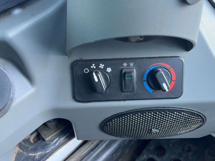 2018-bobcat-t590-image-28