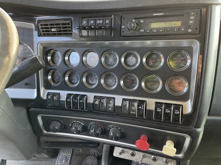 2010-kenworth-t800-image-35