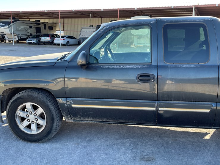 #5-•-2003-chevy-silverado-truck-(has-az-title)-image-17