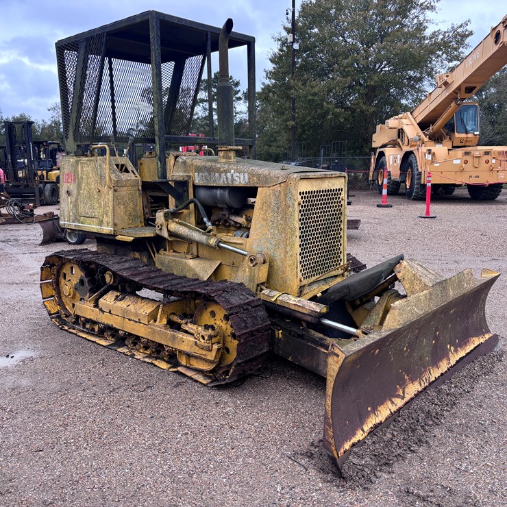 KOMATSU D21