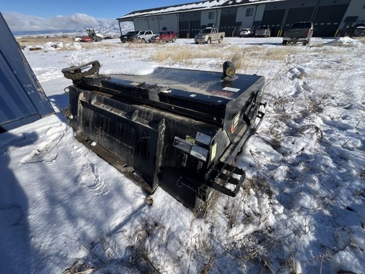 caterpillar-bp118c-box-broom-image-6