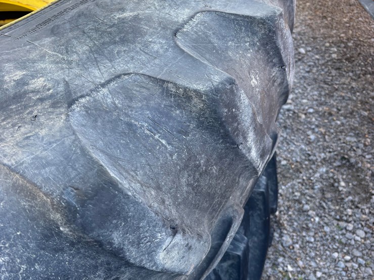 #1592-•-480/46-tires-and-rims-image-3