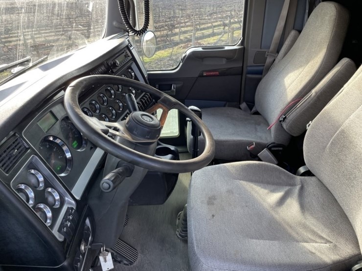 2010-kenworth-t800-image-32
