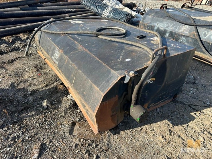 deere-br72-broom-attachment-xx00232-image-1