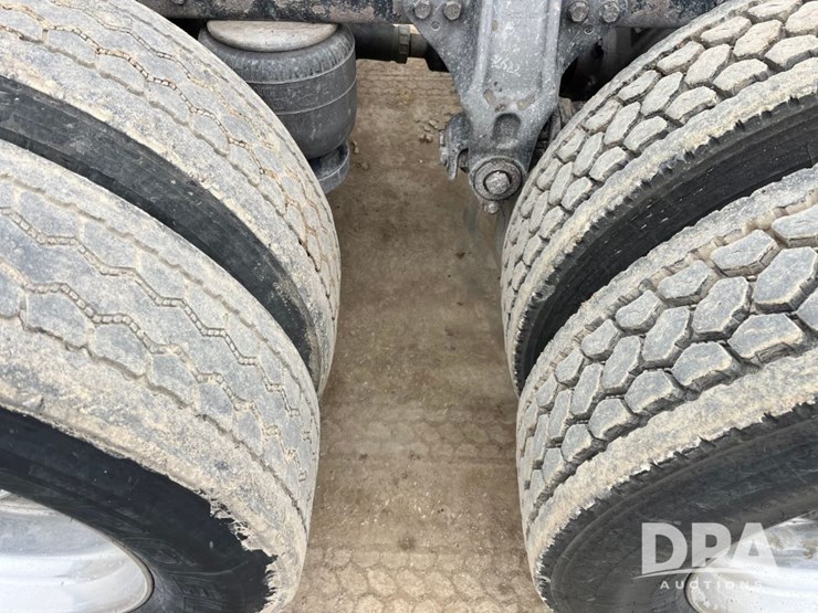 1999-peterbilt-379-image-37