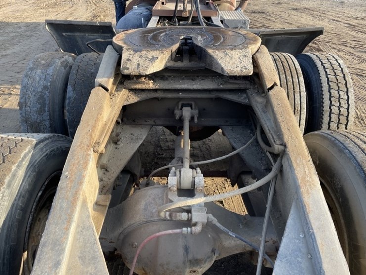 peterbilt-358-image-13