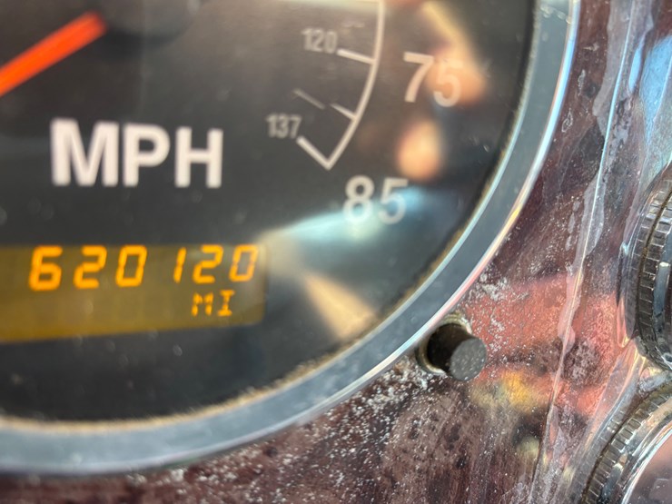 #1572-•-ih-day-cab-image-10