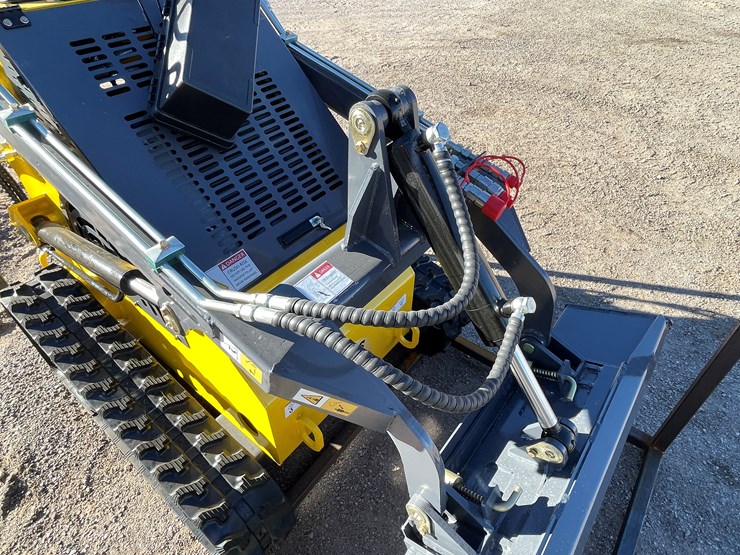 #224-•-mini-skid-steer-loader-image-4