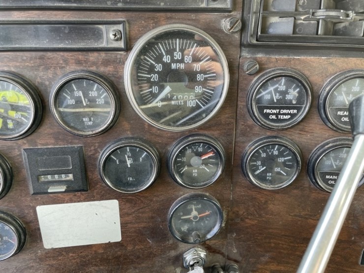 1988-peterbilt-379-image-32