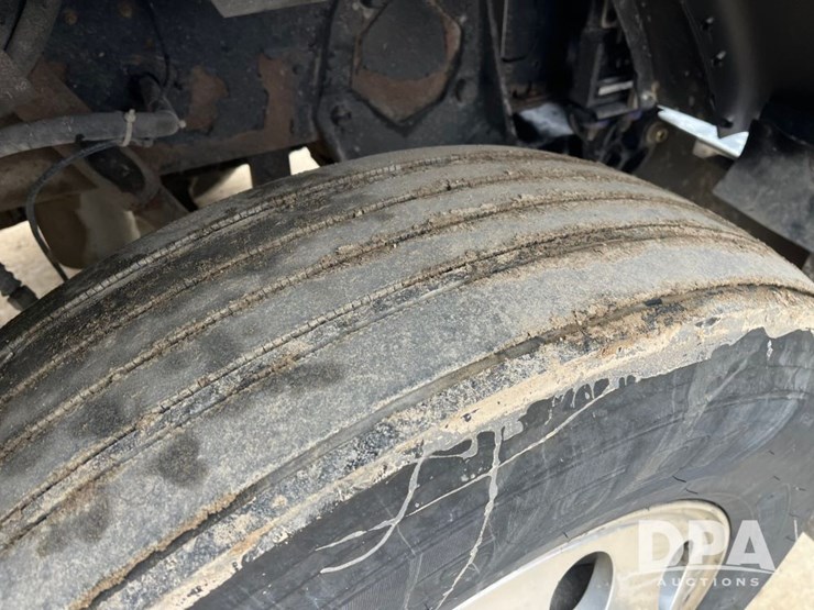 1999-peterbilt-379-image-23