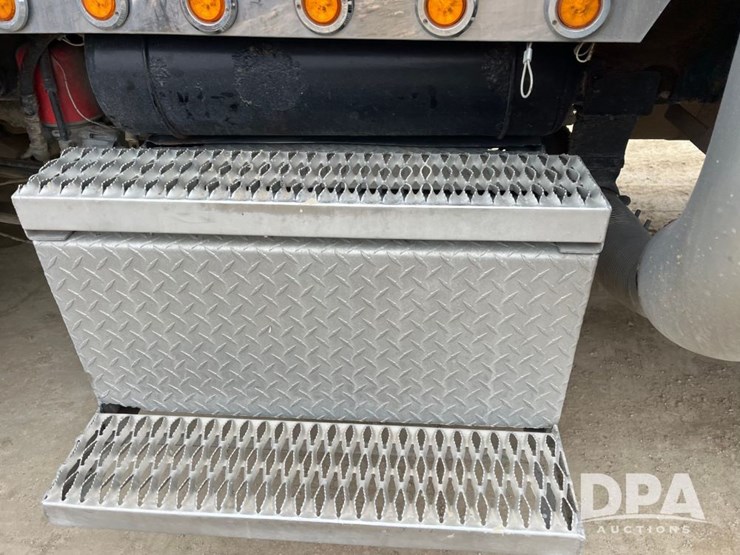 1999-peterbilt-379-image-40