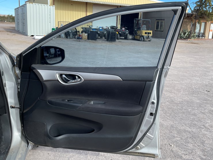 #4-•-2013-nissan-sentra-(has-nm-title)-image-52