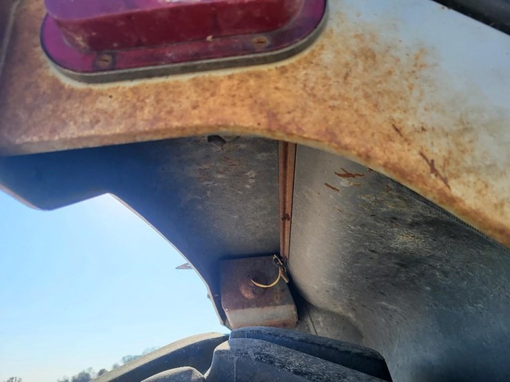 white-2-105-image-38