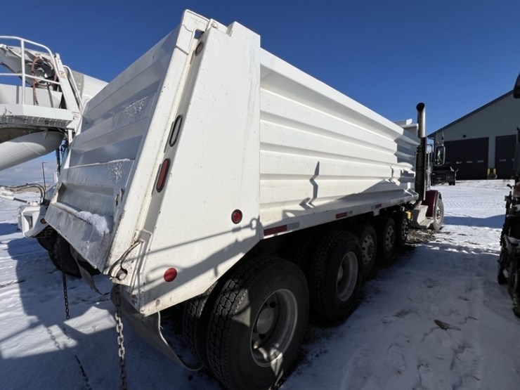 2020-peterbilt-389-image-6