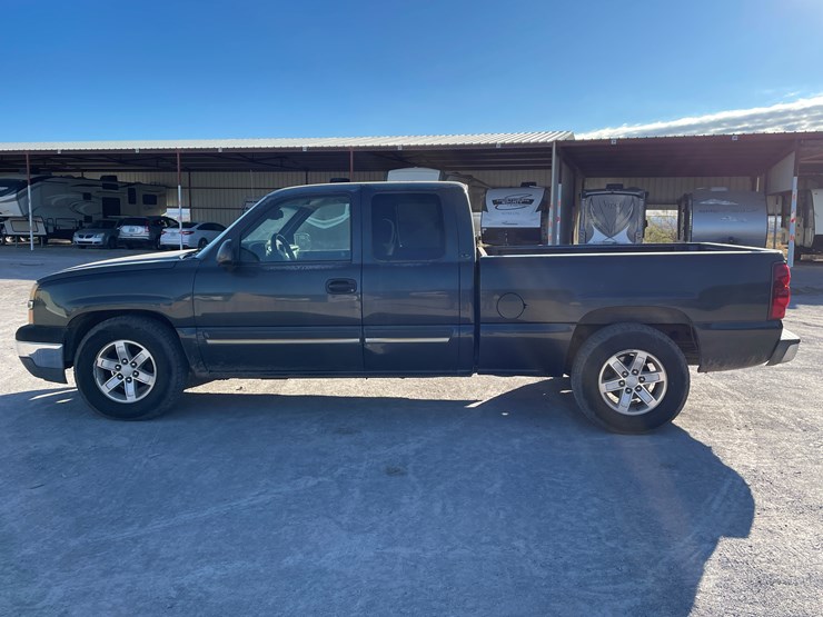#5-•-2003-chevy-silverado-truck-(has-az-title)-image-8