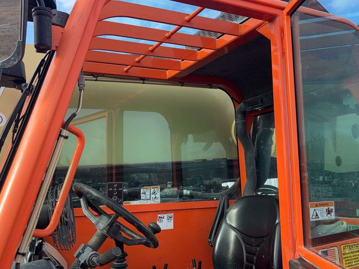 2015-jlg-g10-55a-image-32