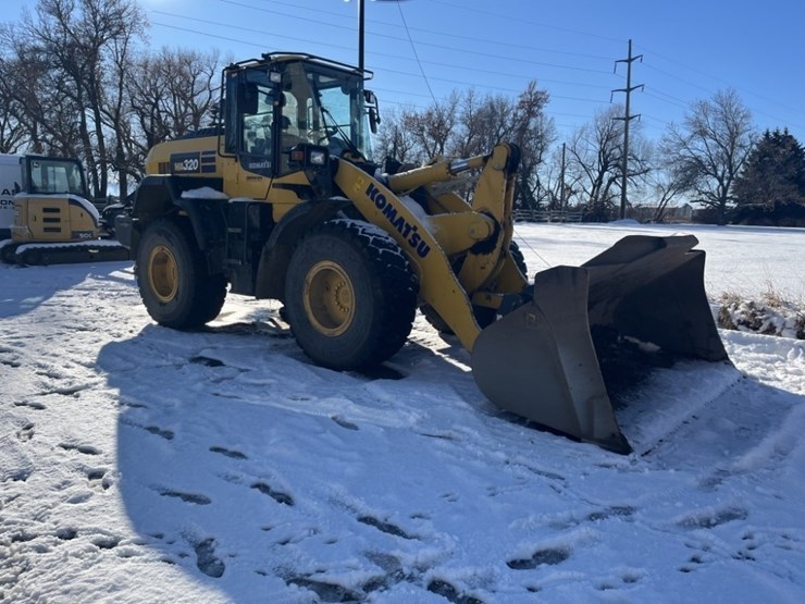 komatsu-wa320-8-image-7