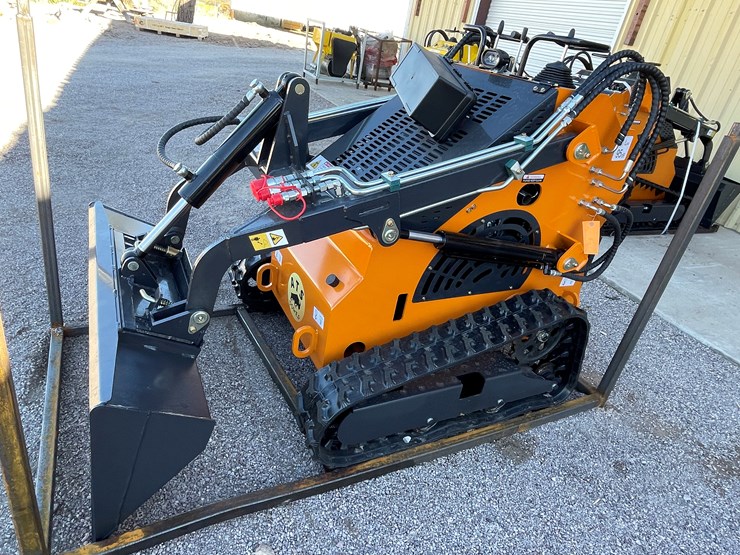 #225-•-mini-skid-steer-loader-image-2