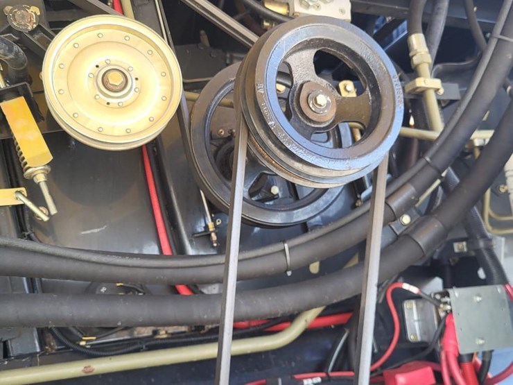 new-holland-cr9040-image-22