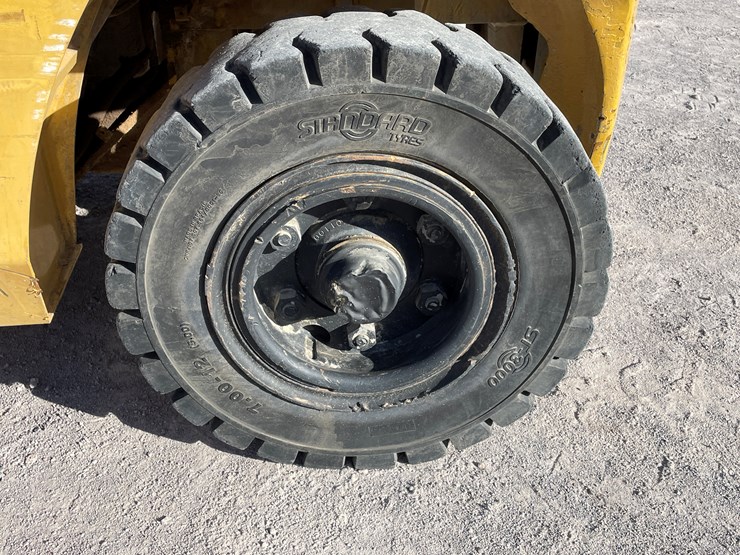 #15-•-2015-cat-forklift-image-9