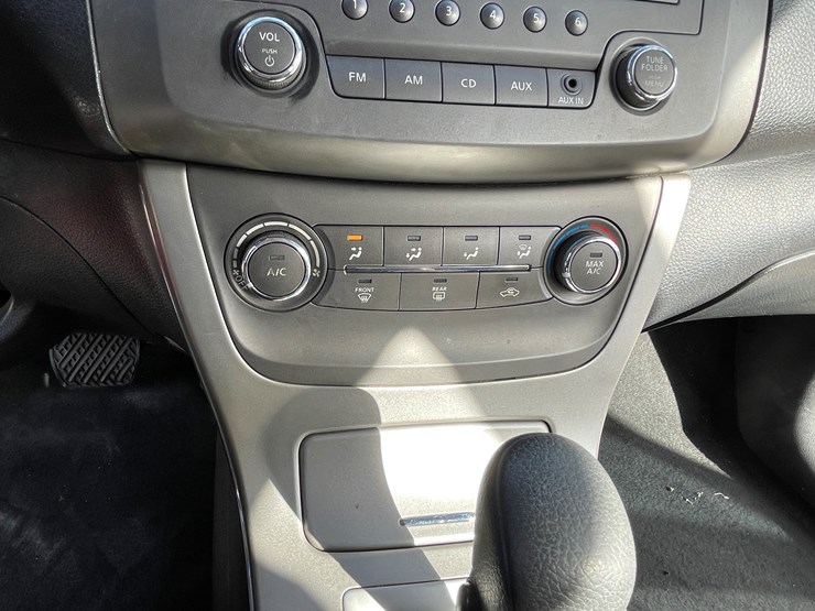 #4-•-2013-nissan-sentra-(has-nm-title)-image-82