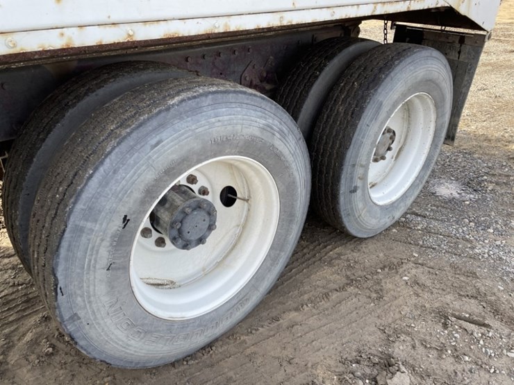 1988-peterbilt-379-image-12