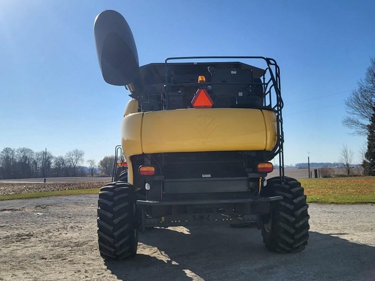 new-holland-cr9040-image-4