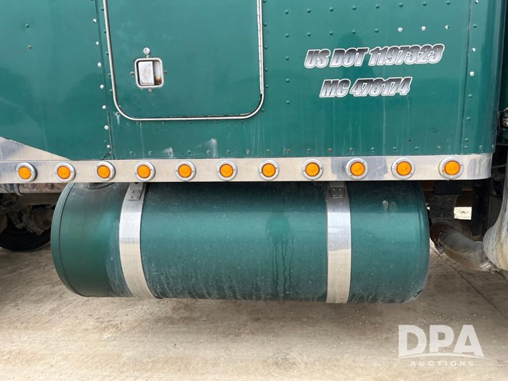 1999-peterbilt-379-image-27