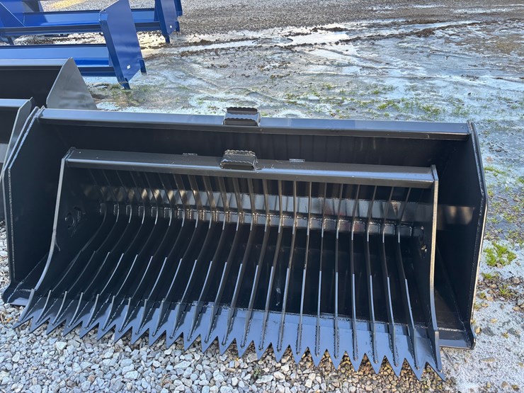 #1583-•-manure-bucket-skid-steer-image-1