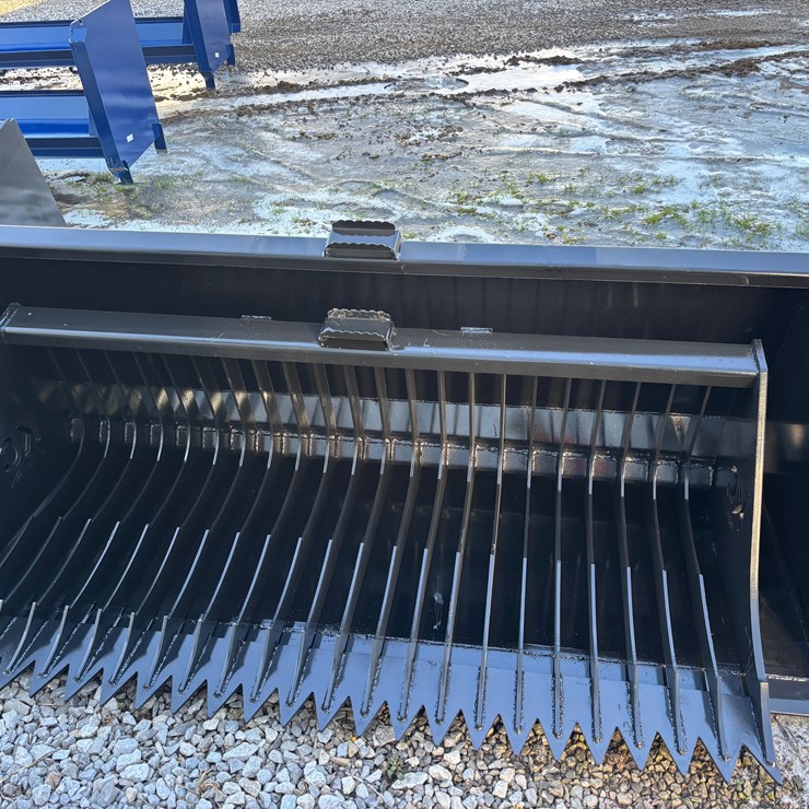 #1583 • Manure bucket skid steer