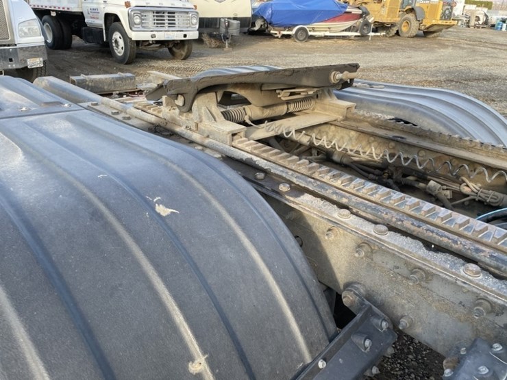 2010-kenworth-t800-image-23