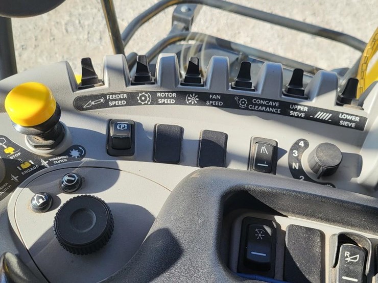 new-holland-cr9040-image-98