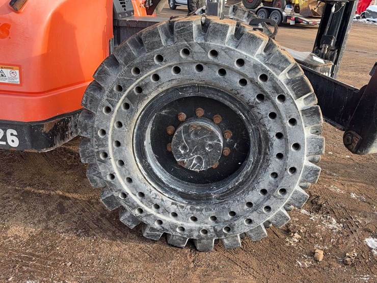 2015-jlg-g10-55a-image-10