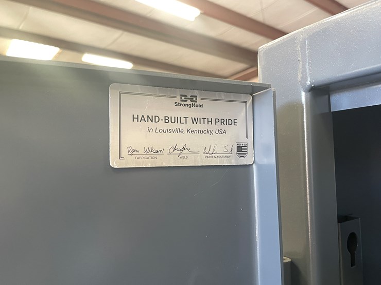 #271-•-stronghold-industrial-metal-cabinet-image-15