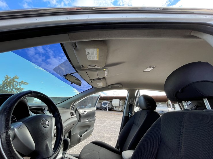 #4-•-2013-nissan-sentra-(has-nm-title)-image-91