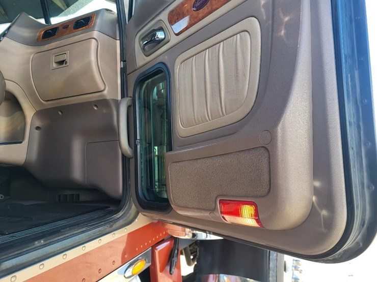 peterbilt-389-image-72