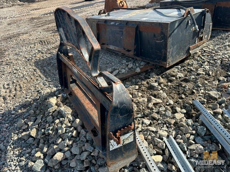 skid-steer-forks-image-1