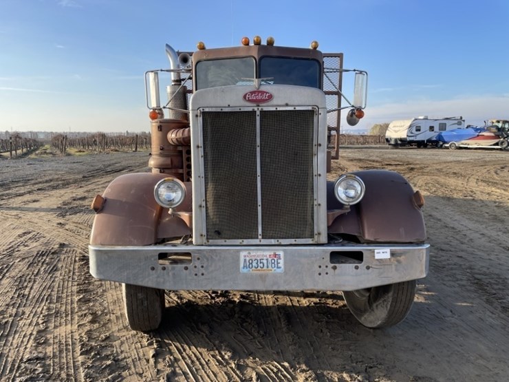 peterbilt-358-image-8