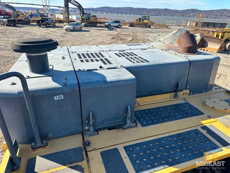 2015-deere-470g-lc-image-32