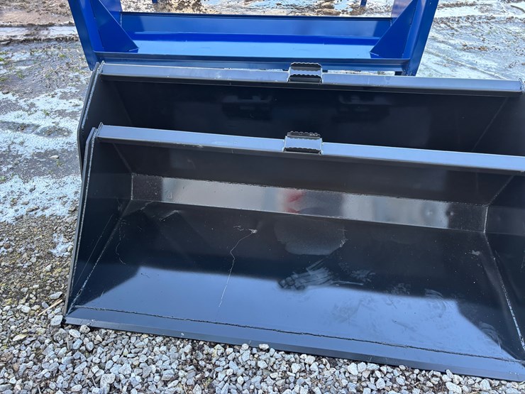 #1582a-•-skid-steer-bucket-image-1