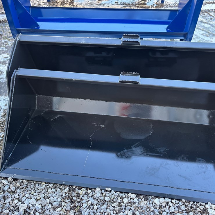 #1582 • Skid steer bucket