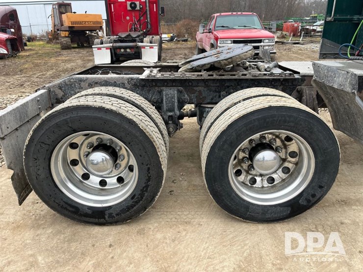 1999-peterbilt-379-image-29