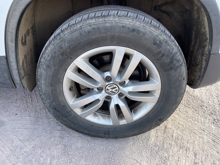 #3-•-volkswagen-tiguan-(nm-title-in-delay)-image-9