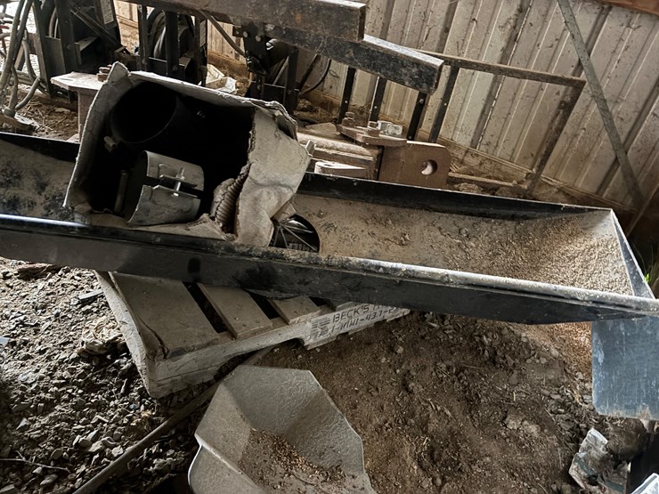 #1588-•-seed-auger-image-2