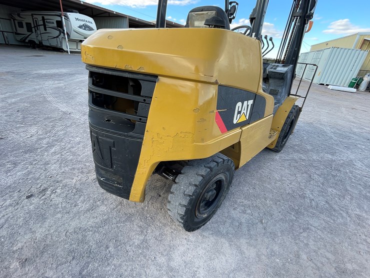 #15-•-2015-cat-forklift-image-45