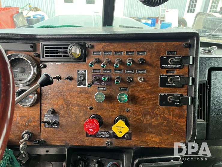 1999-peterbilt-379-image-50